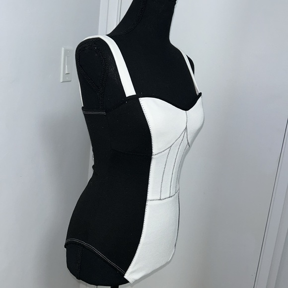 Bathing suit used still gorgeous - Picture 5 of 17